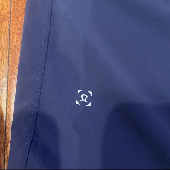 Preowned Lululemon License To Train Short (Impact) 9.5"  linerless Medium - Picture 5 of 7